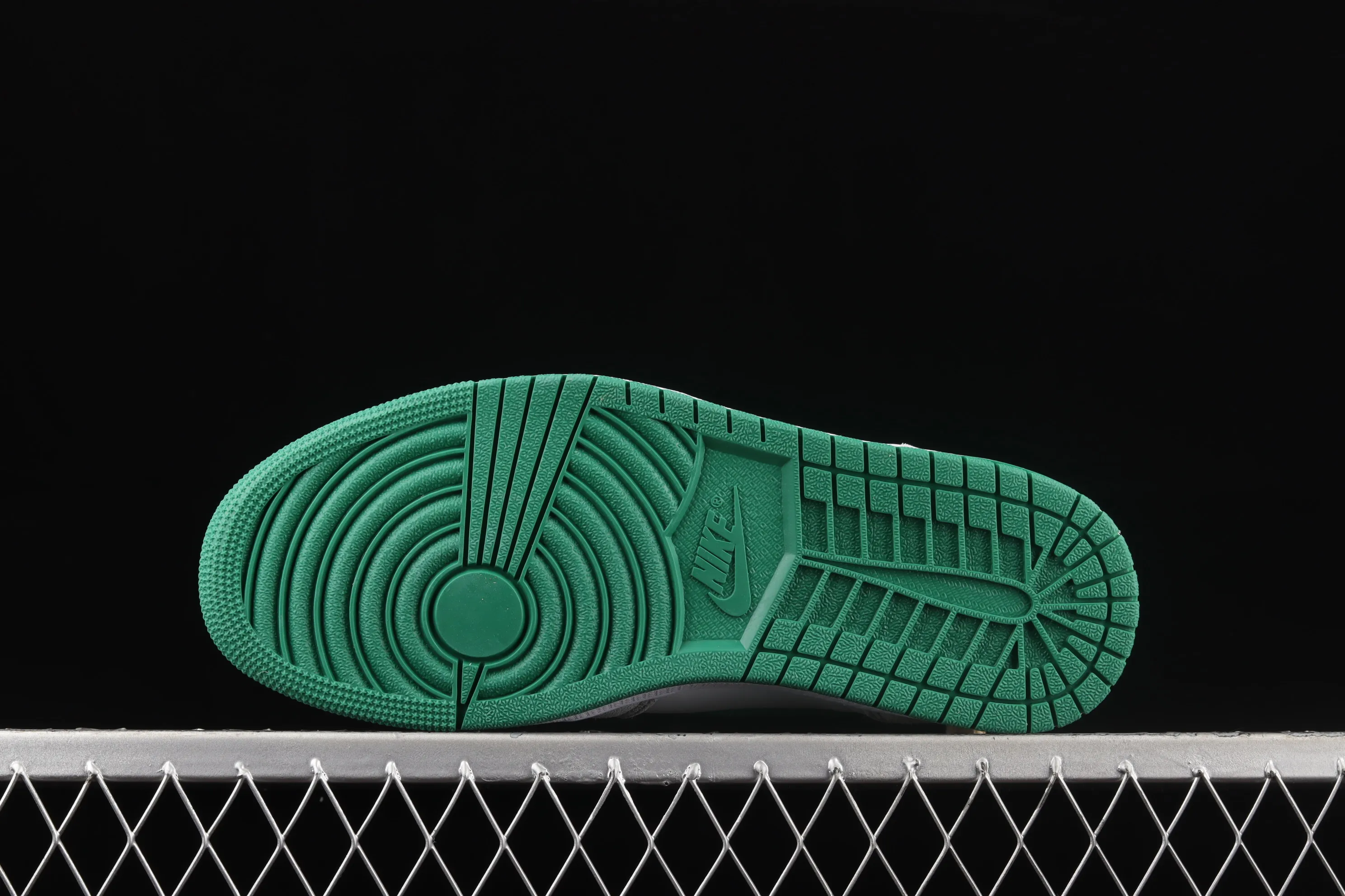 All categories Air Jordan Jordan series basketball shoes Air Jordan 1 Mid Different versions Air Jordan 1 Mid AJ1 Joe 1 white gray green mid-top basketball shoes DC7294-103
